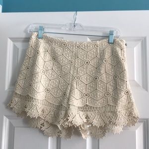 Dolce Vita cream lace shorts